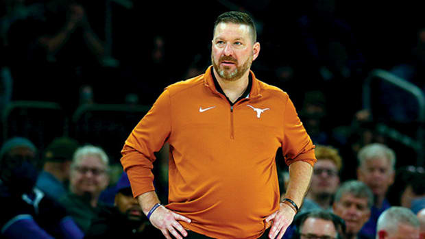 Texas coach Chris Beard against Illinois.